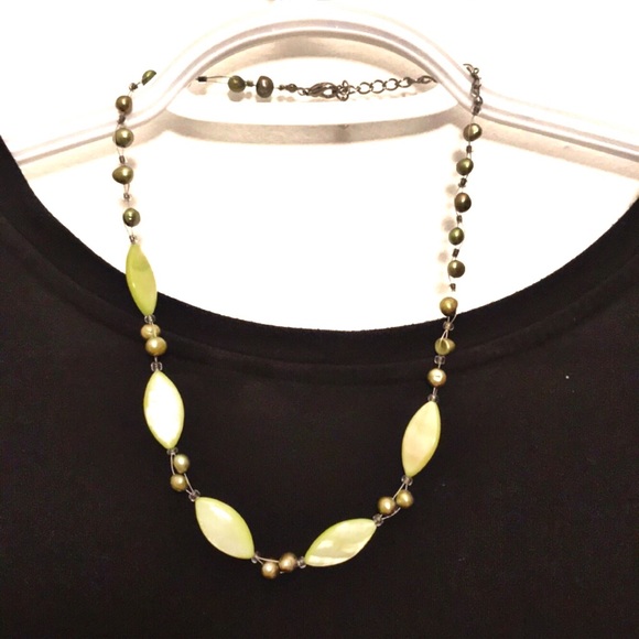 3/20$ Elegant green neckline - Picture 1 of 1